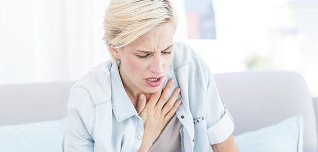 With pleurisy, cardiac pathologies and intercostal neuralgia, pain under the left shoulder blade may be accompanied by severe shortness of breath